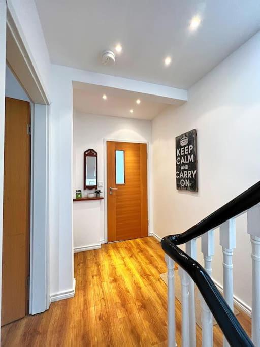 True Colours Apartment In Central Location Bangor  Exterior foto
