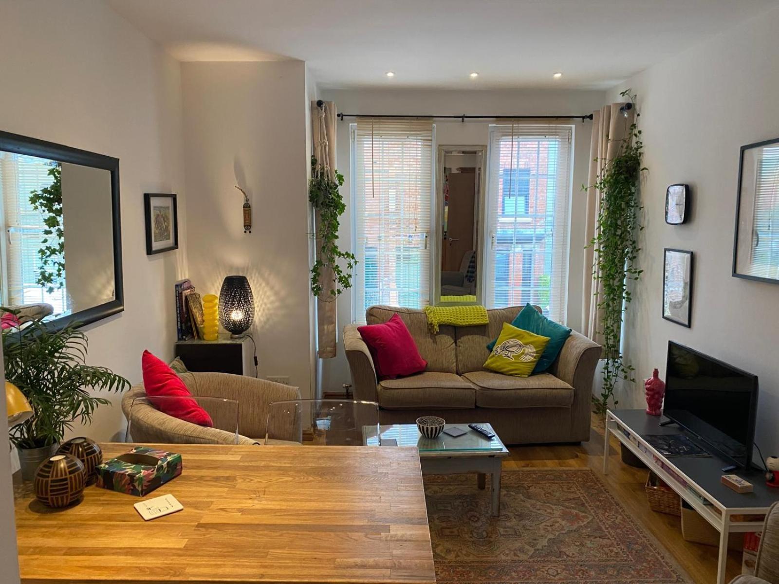 True Colours Apartment In Central Location Bangor  Exterior foto