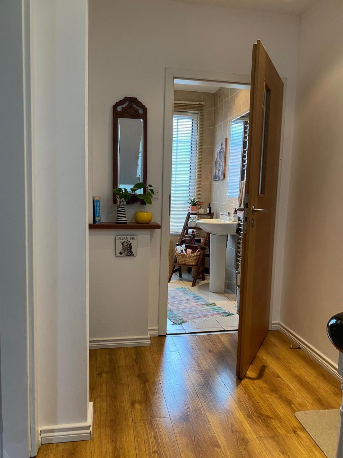 True Colours Apartment In Central Location Bangor  Exterior foto